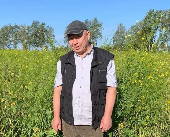 Устроев Анатолий Арсеньевич — 80 лет: полвека в аграрной науке Ведущий специалист Института, кандидат технических наук, чей трудовой путь насчитывает более 50 лет, отмечает юбилей. За плечами — защита диссертации, руководство отделами, разработка основ органического земледелия и десятки научных трудов. Коллеги поздравляют его с заслуженной наградой и желают новых свершений.