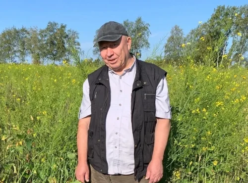 Устроев Анатолий Арсеньевич — 80 лет: полвека в аграрной науке Ведущий специалист Института, кандидат технических наук, чей трудовой путь насчитывает более 50 лет, отмечает юбилей. За плечами — защита диссертации, руководство отделами, разработка основ органического земледелия и десятки научных трудов. Коллеги поздравляют его с заслуженной наградой и желают новых свершений.